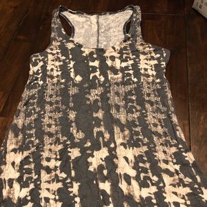 Patterned tank
